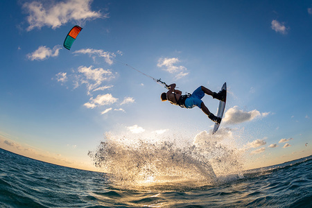 KONTUZJE W KITESURFINGU. TYPOWE URAZY