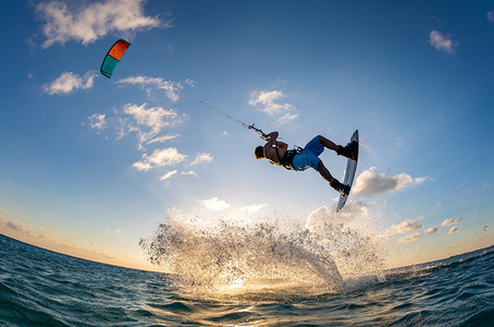 KONTUZJE W KITESURFINGU. TYPOWE URAZY